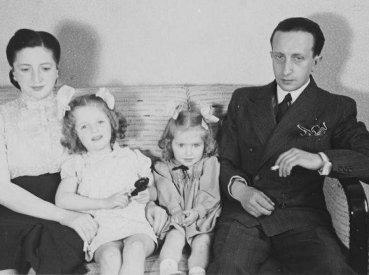 File:Munzer family photo.jpg