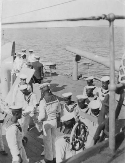 File:Somali Crewmen on HMS Venus.jpg