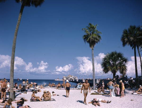 File:Spa Beach in St. Petersburg, Florida.jpg