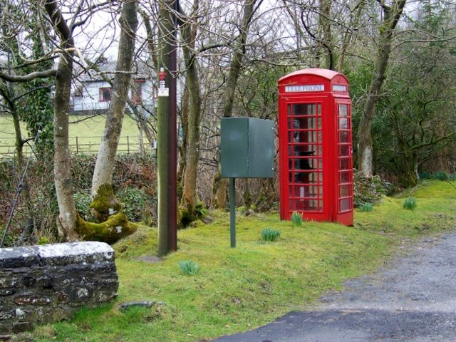 File:Telephone kiosk, Cowgill.jpg