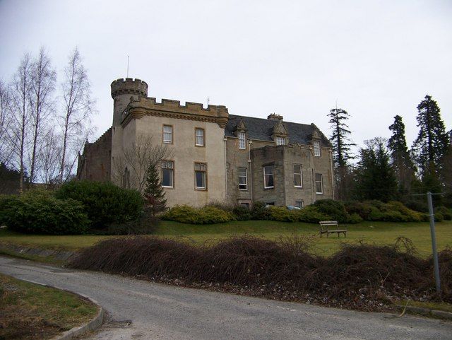 File:Tulloch Castle (geograph 2048791).jpg