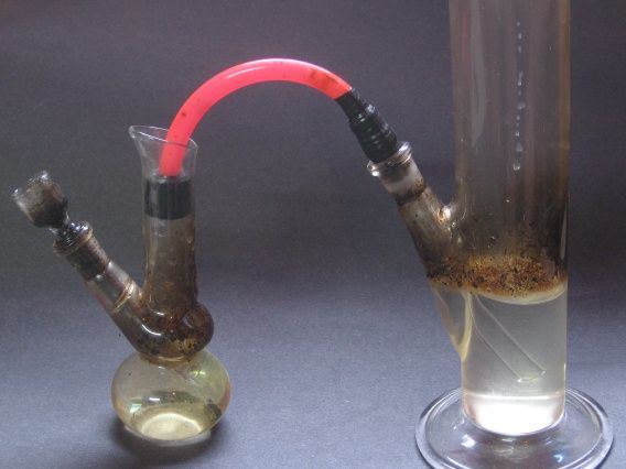 File:Two Bongs.jpg