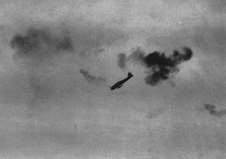 File:A6M kamikaze attacking c1945.jpg