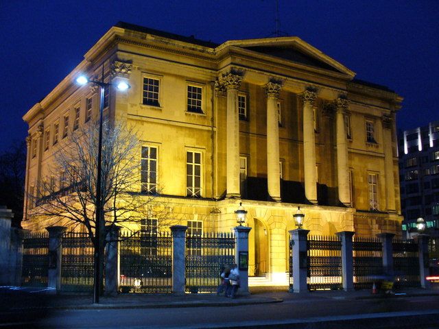 File:Apsley House - geograph.org.uk - 287479.jpg