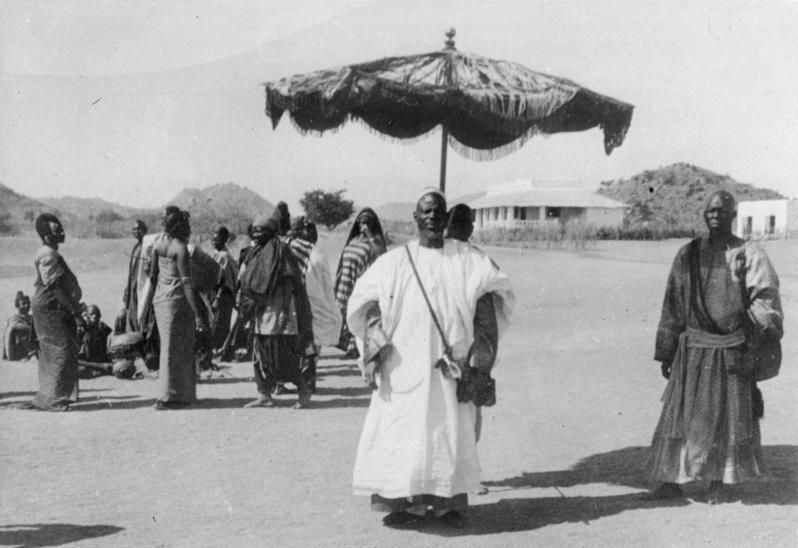 File:Bundesarchiv Bild 108-212-18, Kamerun, Sultan Bukar.jpg