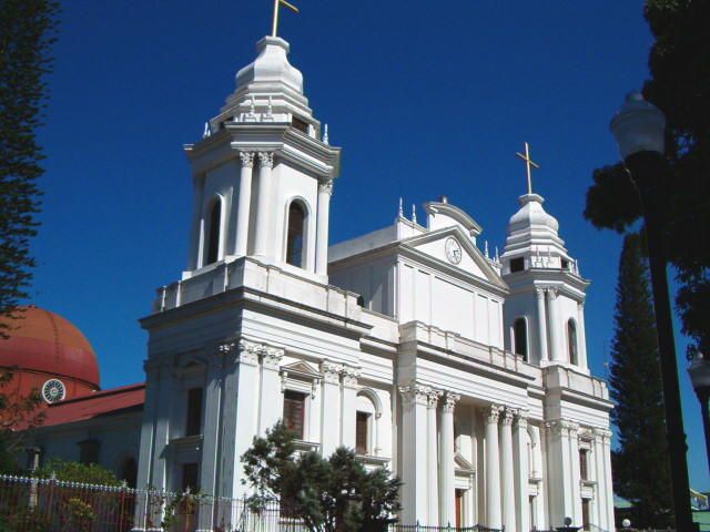 File:Catedral, Alajuela.JPG