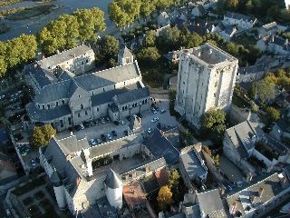 File:Chateau Beaugency ballon.jpg