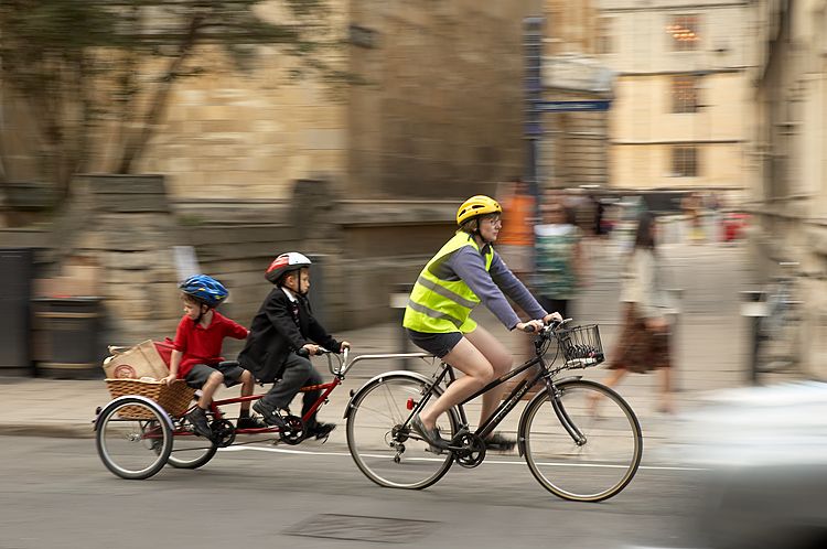 File:Family Ride bicycle cycle trailer.jpg