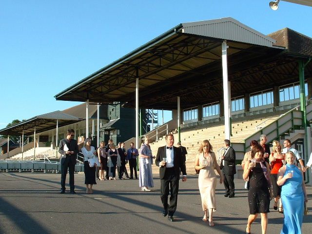 File:Fontwell Racecourse - geograph.org.uk - 18768.jpg