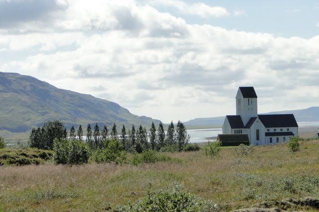 File:General view of Skalholt and the cathedral.jpg