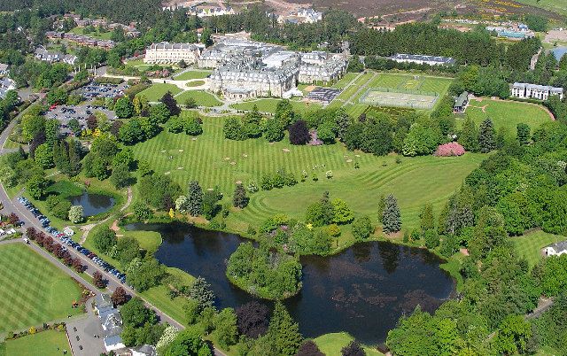 File:Gleneagles Hotel and grounds.jpg