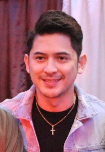 File:Ahron Villena (2019).jpg