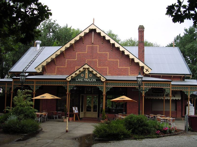 File:Ballarat lake pavillion.jpg