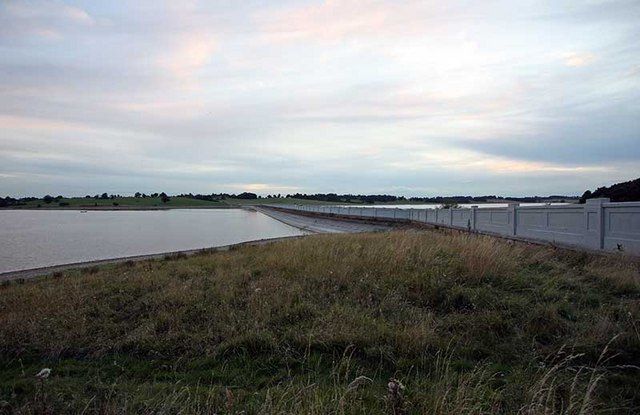 File:Blithfield Reservoir - geograph.org.uk - 927469.jpg