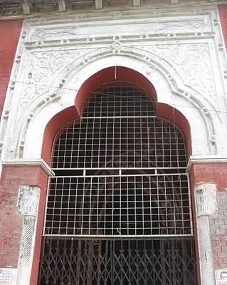 File:Gate to Northbrook Hall, Dhaka.jpg