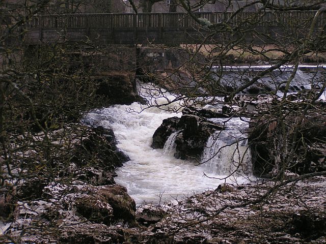 File:Linton Falls, River Wharfe.jpg