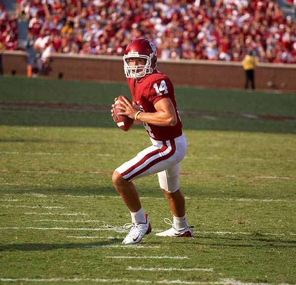 File:OklahomaSooners-SamBradford.jpg