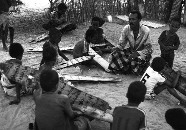 File:Rural Quranic school Somalia2.jpg