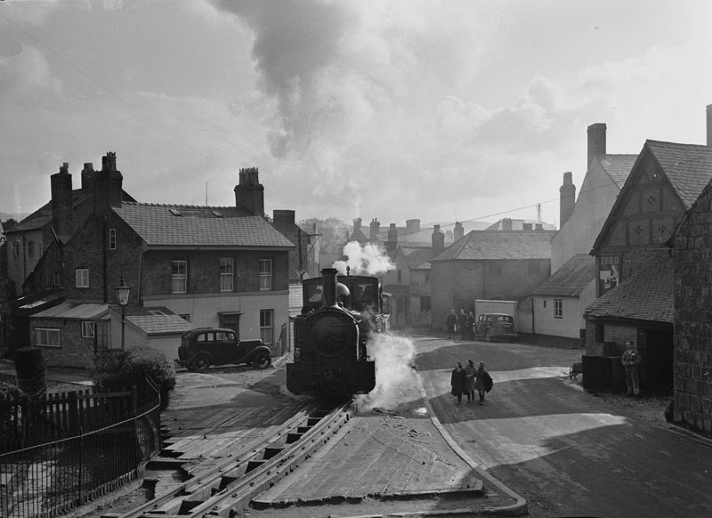 File:Welshpool to Llanfair Caereinion railway line (12989519473).jpg