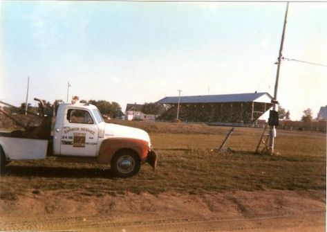 File:1968 Tow truck.jpg