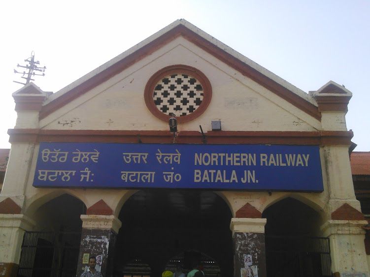 File:Batala railway station Entry.jpg