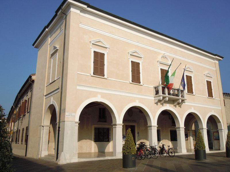 File:Castel Goffredo-Palazzo comunale.JPG