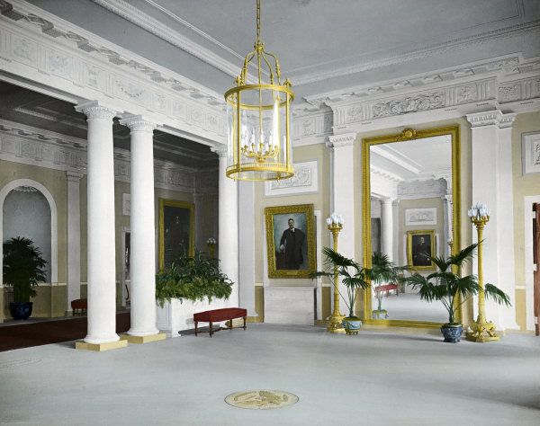 File:Entrance Hall 1904.jpg