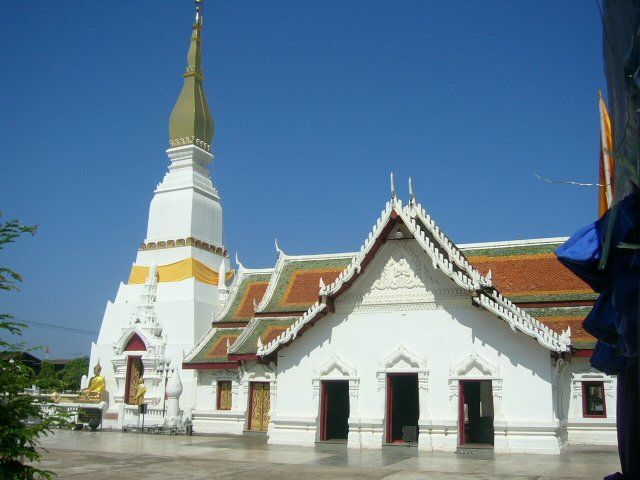 File:Phra That Choeng Chum, Sakon Nakhon, Thailand.jpg