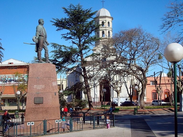 File:Plaza de Pando.jpg