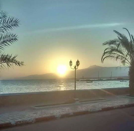 File:Tadjoura beach at sunset.jpg