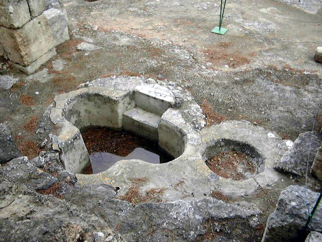 File:Emmaus Nicopolis Byzantine baptistery.JPG