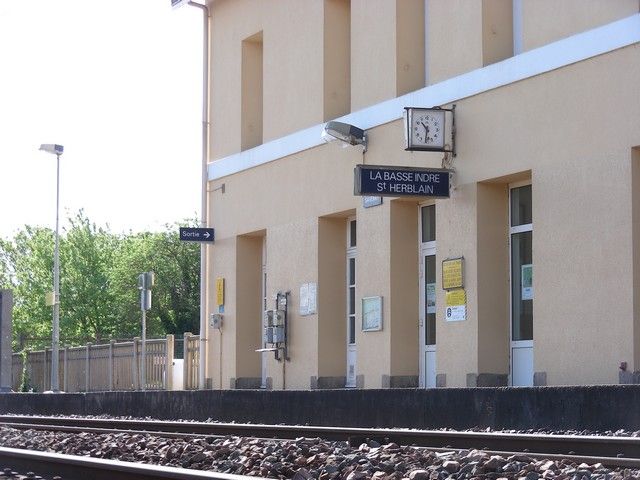 File:Gare de saint-herblain.jpg