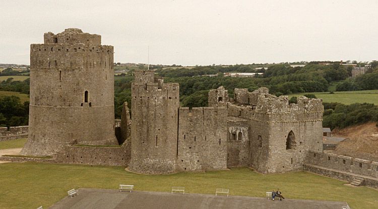 File:Pembroke.castle.750pix.jpg