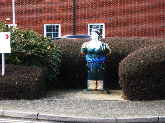 File:Ships figurehead - geograph.org.uk - 3875383.jpg