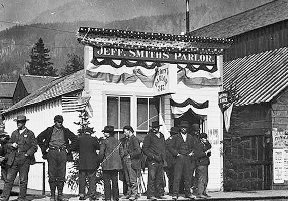 File:Skagway-js-parlor-1898.jpg