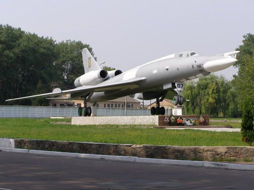 File:TU-22 Monument.JPG