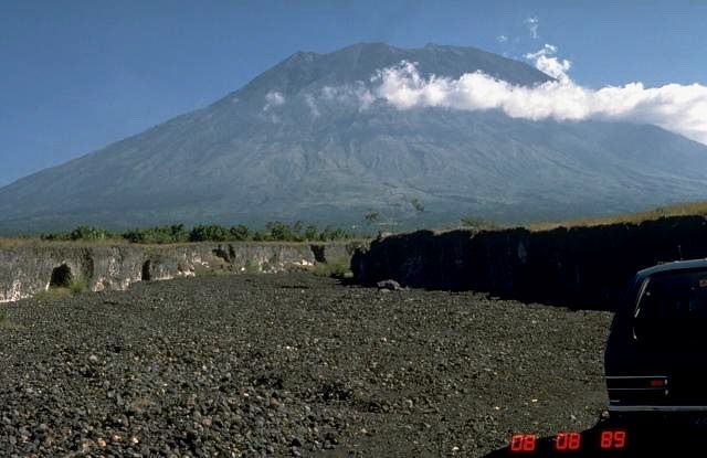 File:Agung usgs.jpg