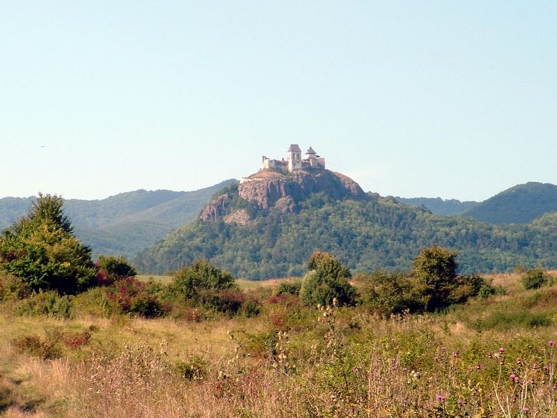 File:Castle of Füzér, view.jpg