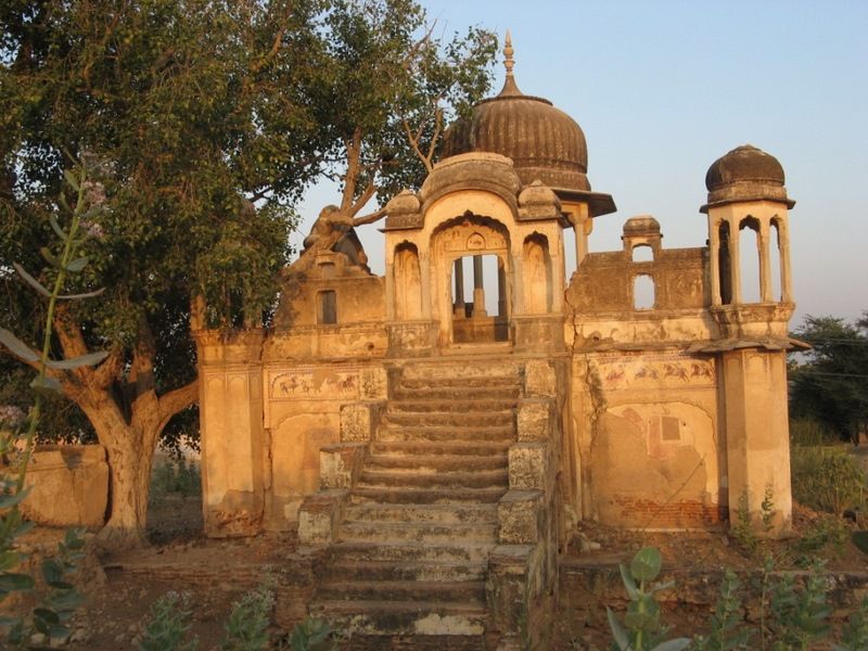 File:Cenotaph tain.jpg