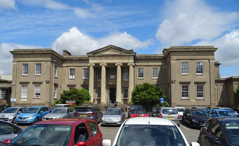 File:Cheltenham General Hospital (geograph 6292873).jpg