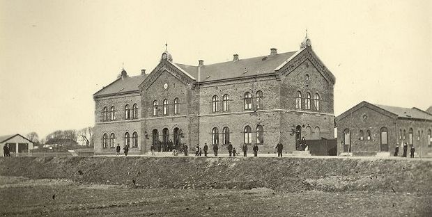 File:Hillerød Station 1880.jpg