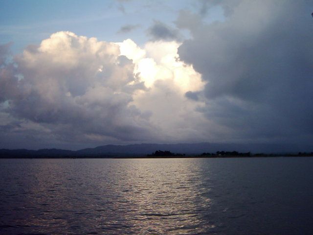 File:Kaptai lake01.jpg