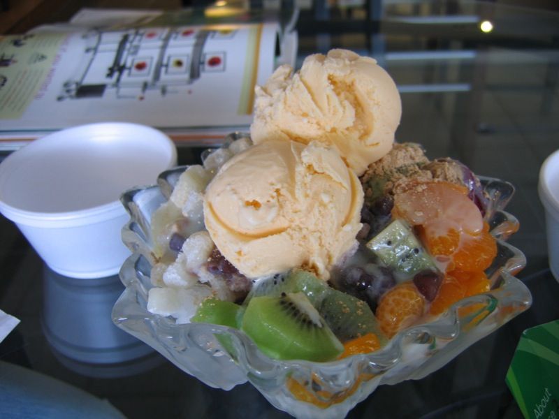 File:Korean shaved ice-Patbingsu-11.jpg