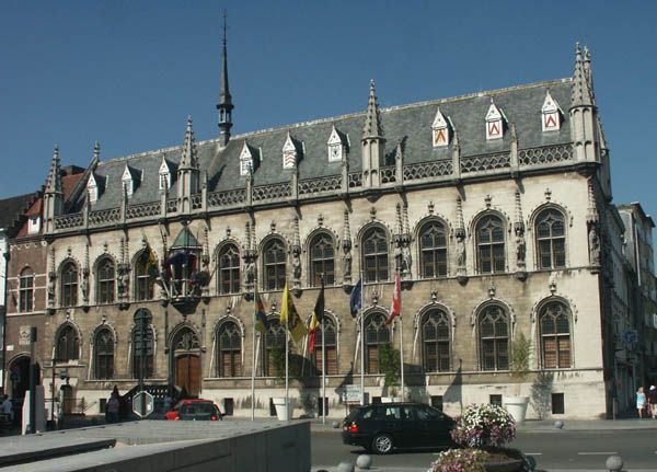 File:KortrijkStadhuis.JPG