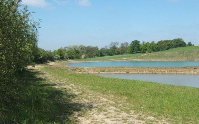 File:Newland with Woodhouse Moor - Lagoons.jpg