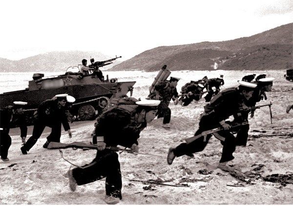 File:PLAMC Amphibious drill.jpg