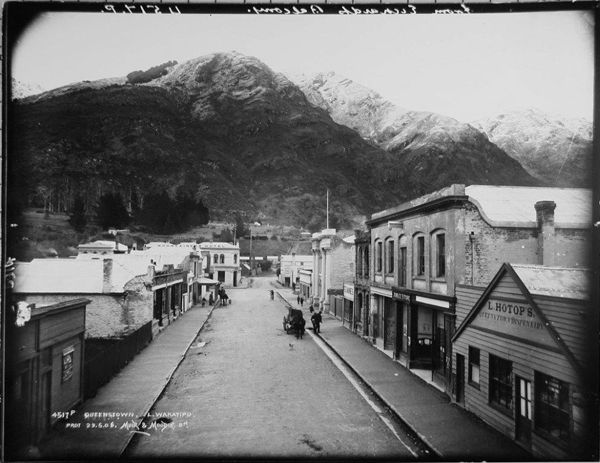 File:Rees Street Queenstown 1906.jpg