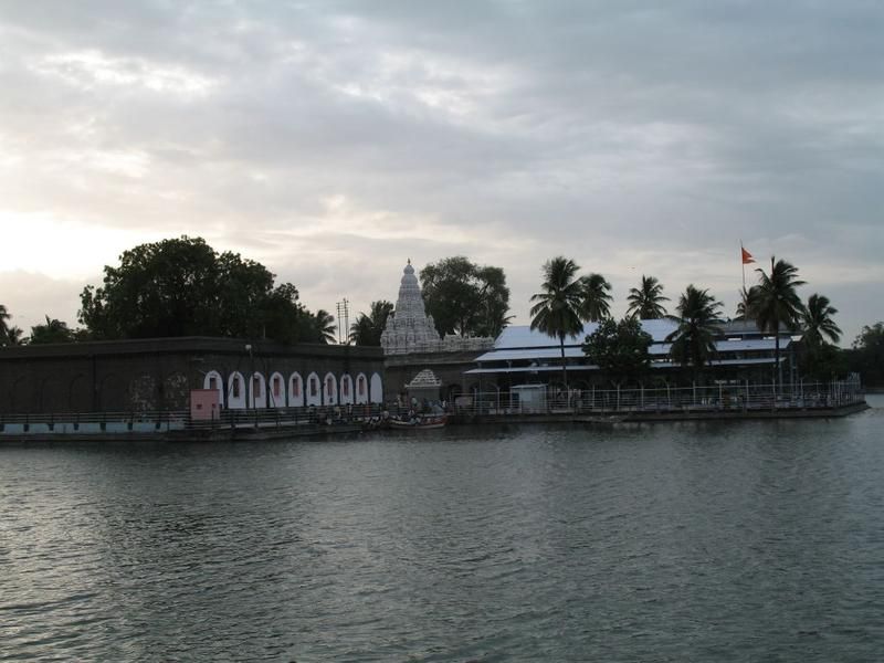 File:Siddheshwar temple Solapur.jpg