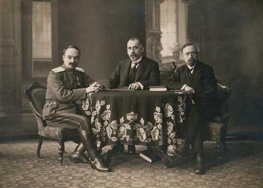 File:Andrey Lyapchev Ivan Lukov Simeon Radev.jpg