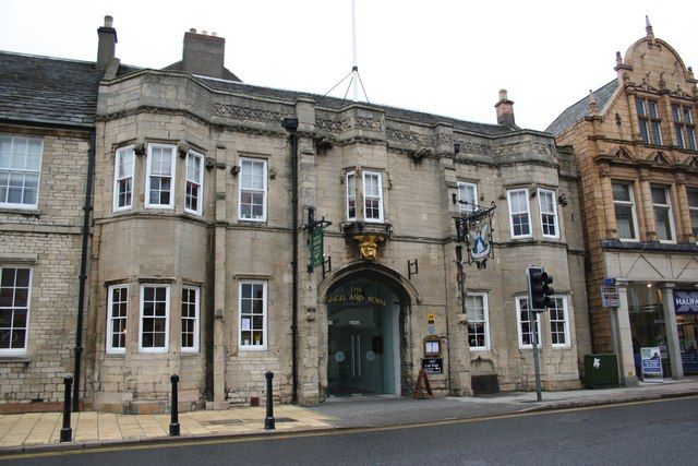 File:Angel and Royal Hotel, Grantham, front elevation.jpeg